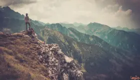 イブン・シリンによる山の夢の解釈は何ですか？