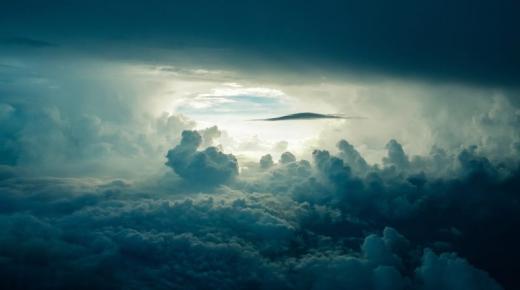 Lees meer over Ibn Sirins interpretatie van het zien van wolken in een droom